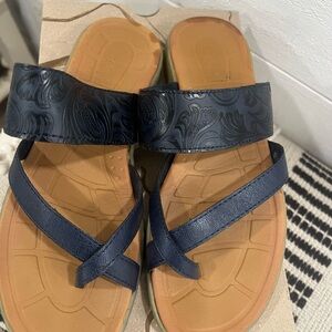 Born Navy and Tan Embossed Sandals